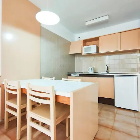 Apartamento Con Un Dormitorio Y Vista A La Jardin, Junto Al Mar, En Costa Del Silencio *